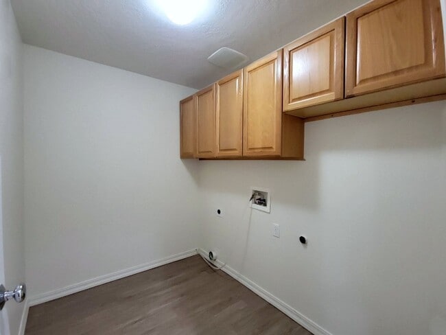 Building Photo - Spacious Rambler in West Richland