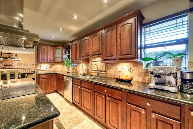 Building Photo - 5826 SW 17th St