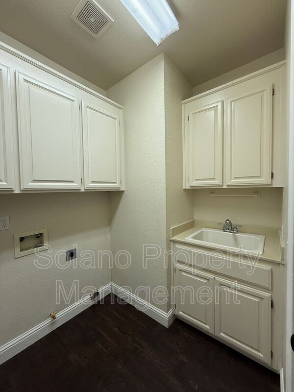 Building Photo - 2833 Prestwick Ct