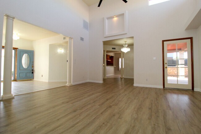 Building Photo - 2081 Paseo Del Prado Dr