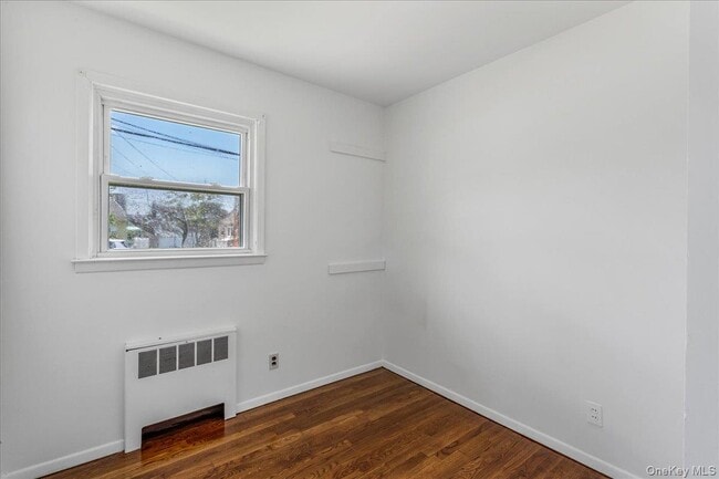 Building Photo - 19 Dakota St