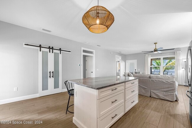 Building Photo - 19 Vip Is