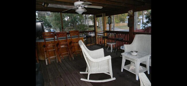 Building Photo - 1121 Glenwood Rd