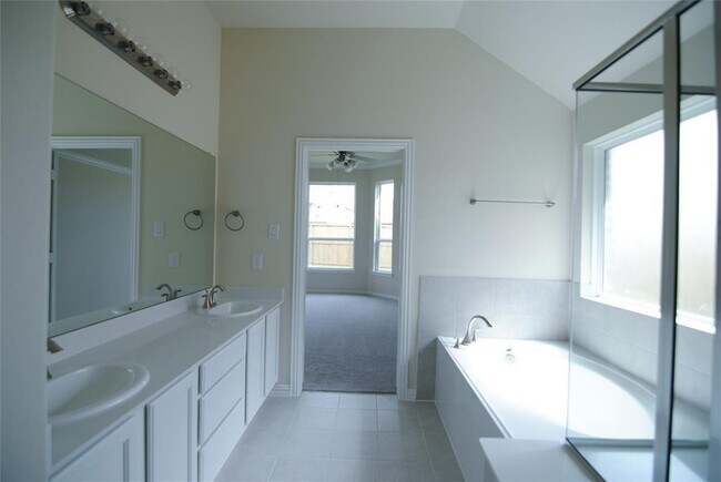 Building Photo - 30111 Twisting Springs Dr