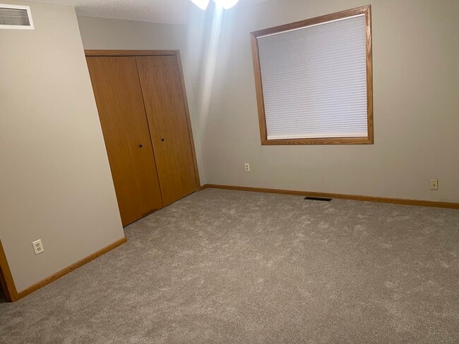 Building Photo - 13752 Round Lake Blvd NW