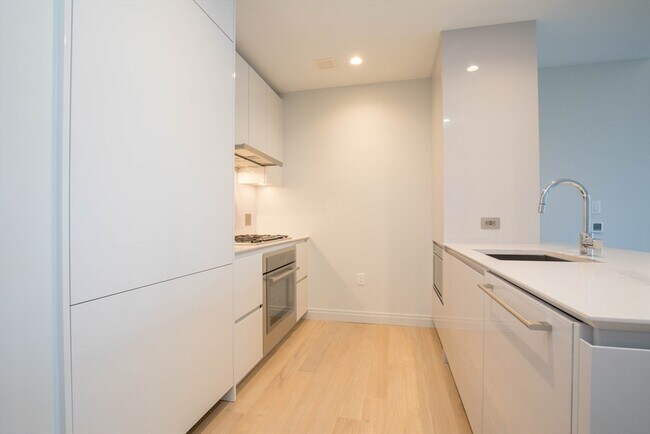Building Photo - 133 Seaport Blvd