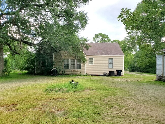 Building Photo - 2021 Wignall Ave