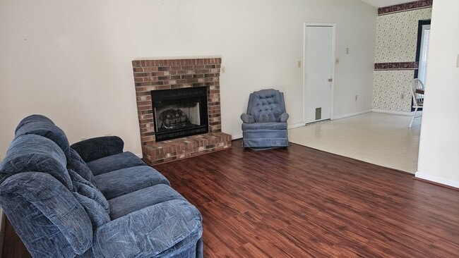Building Photo - 713 Mill Creek Rd