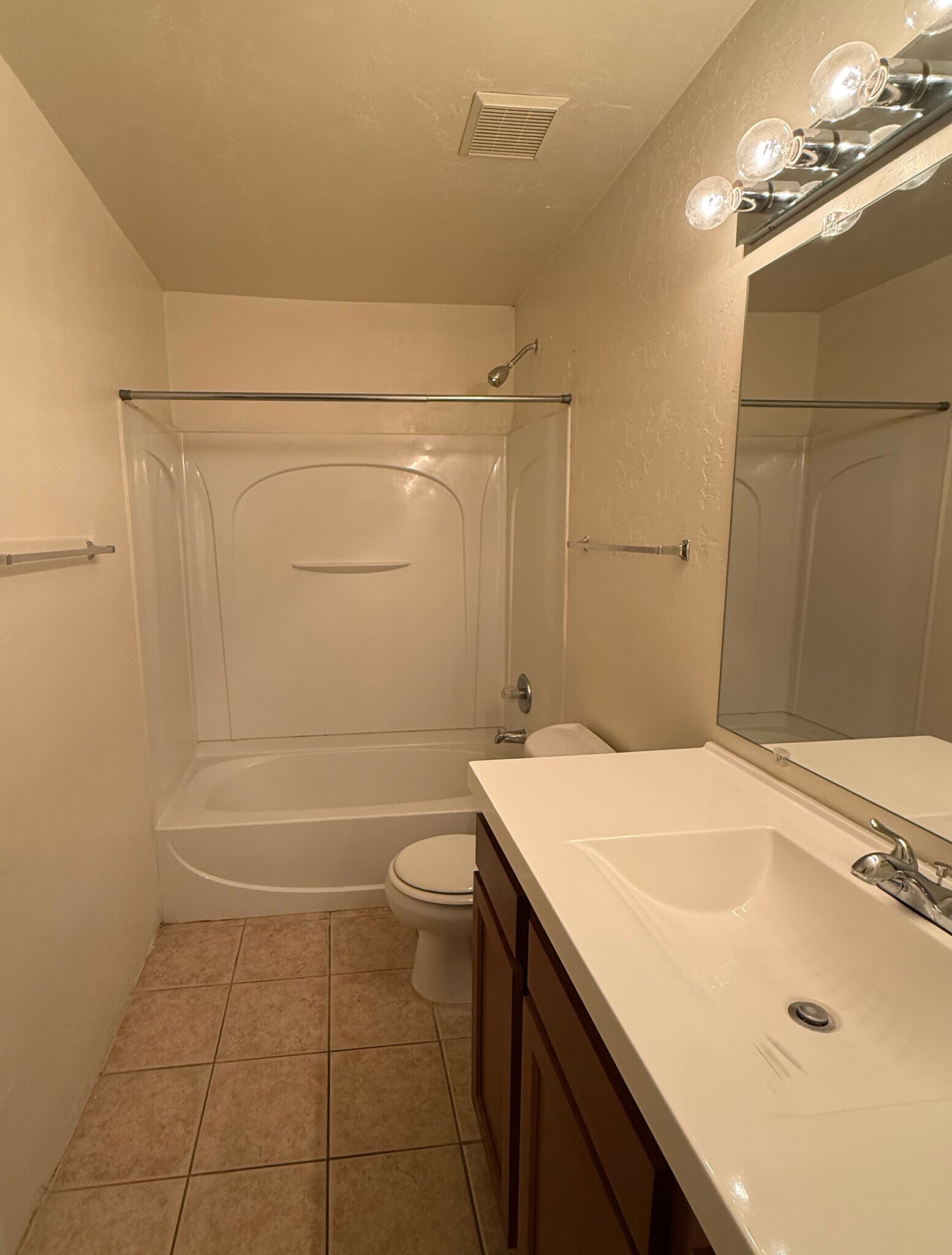 Bathroom - 530 E Linden St