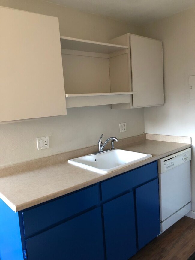 Building Photo - One Bedroom Condo for Rent Near CU