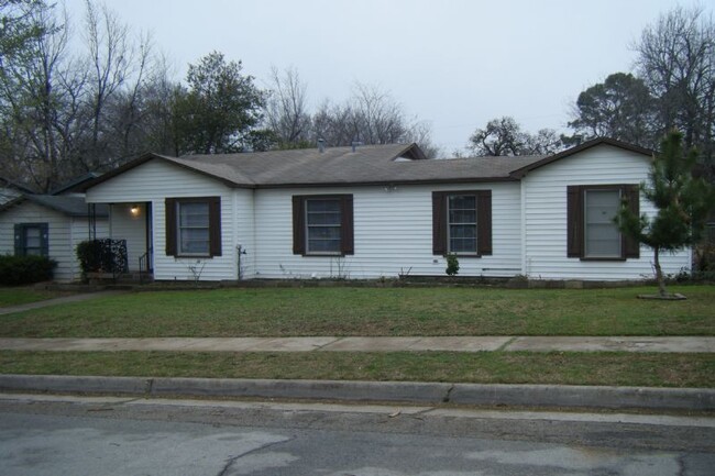 Primary Photo - Very cute 1 story house on corner lot in F...