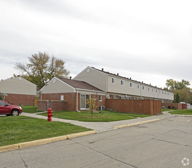 Building Photo - New England Townhouses Co-Operative