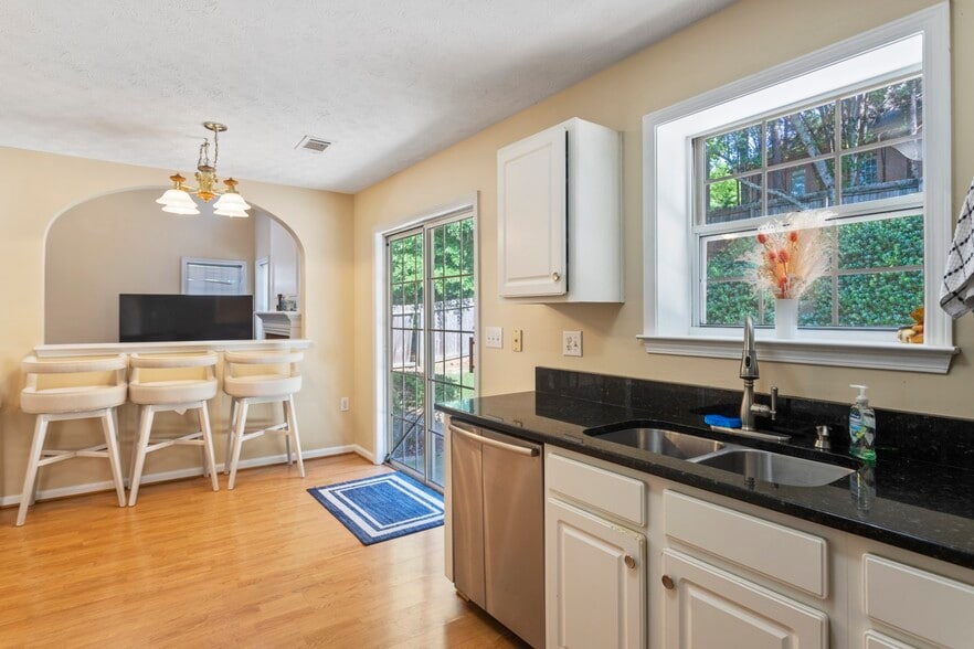 Building Photo - 2260 Winthrope Way Dr