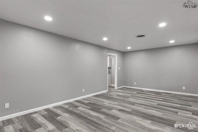 Building Photo - 4303 Prince Edward Dr