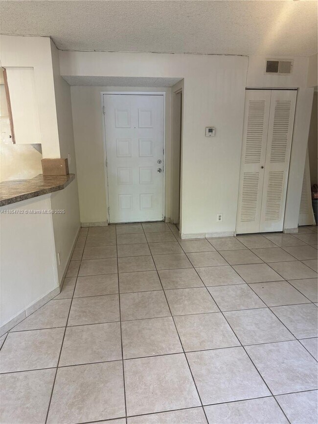 Building Photo - 9999 Summerbreeze Dr