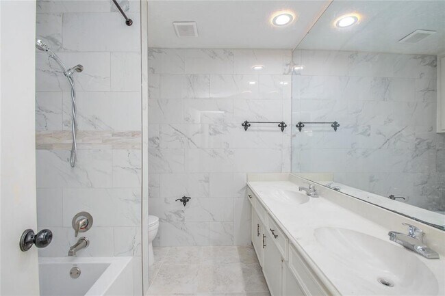 Building Photo - 11527 Sagewillow Ln