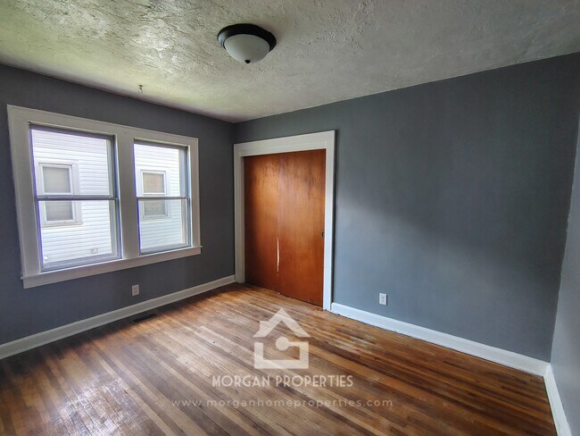 Building Photo - 623 E 27th St