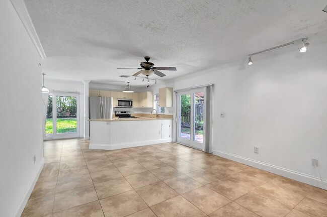 Building Photo - Boca Raton Modern Comfort Meets Florida Ch...
