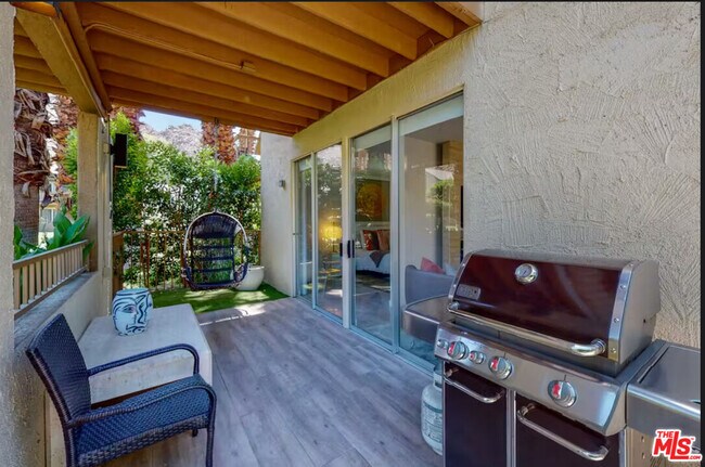 Building Photo - 78155 Cabrillo Ln