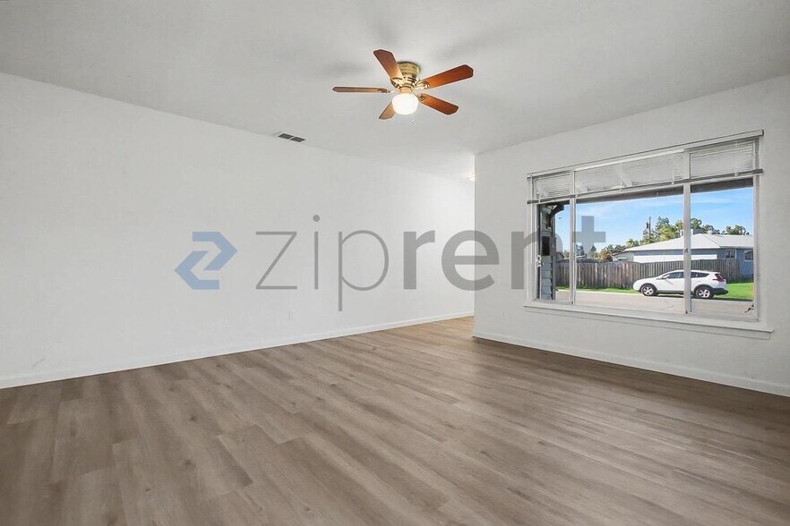 Building Photo - 1644 Bowling Green Dr