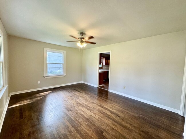 Building Photo - 1319 Laura Ave