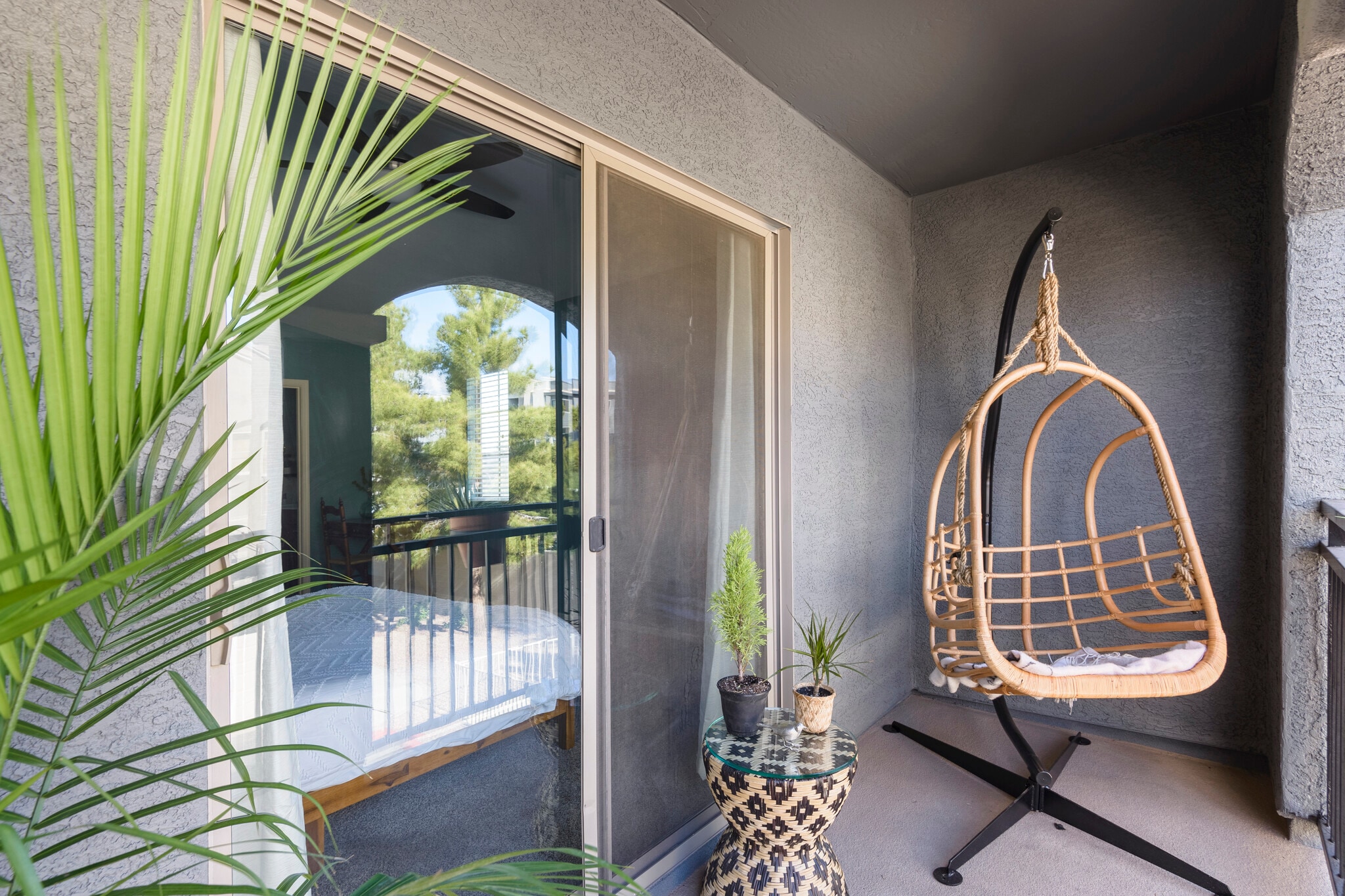 Building Photo - 2402 E 5th St