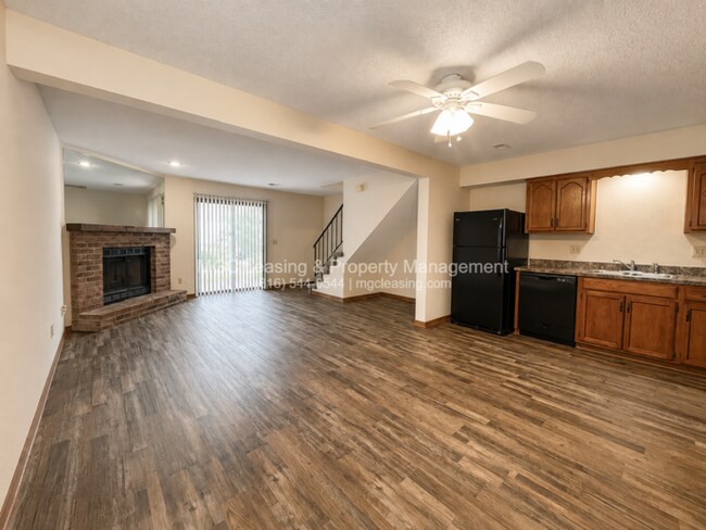 Building Photo - Chapel Oaks Community of Lee's Summit - $500 off September rent with immediate move in!!