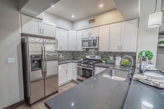 Building Photo - 24595 Town Center Dr