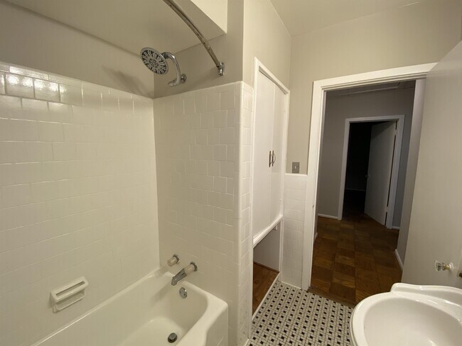 Building Photo - 2814 2nd St