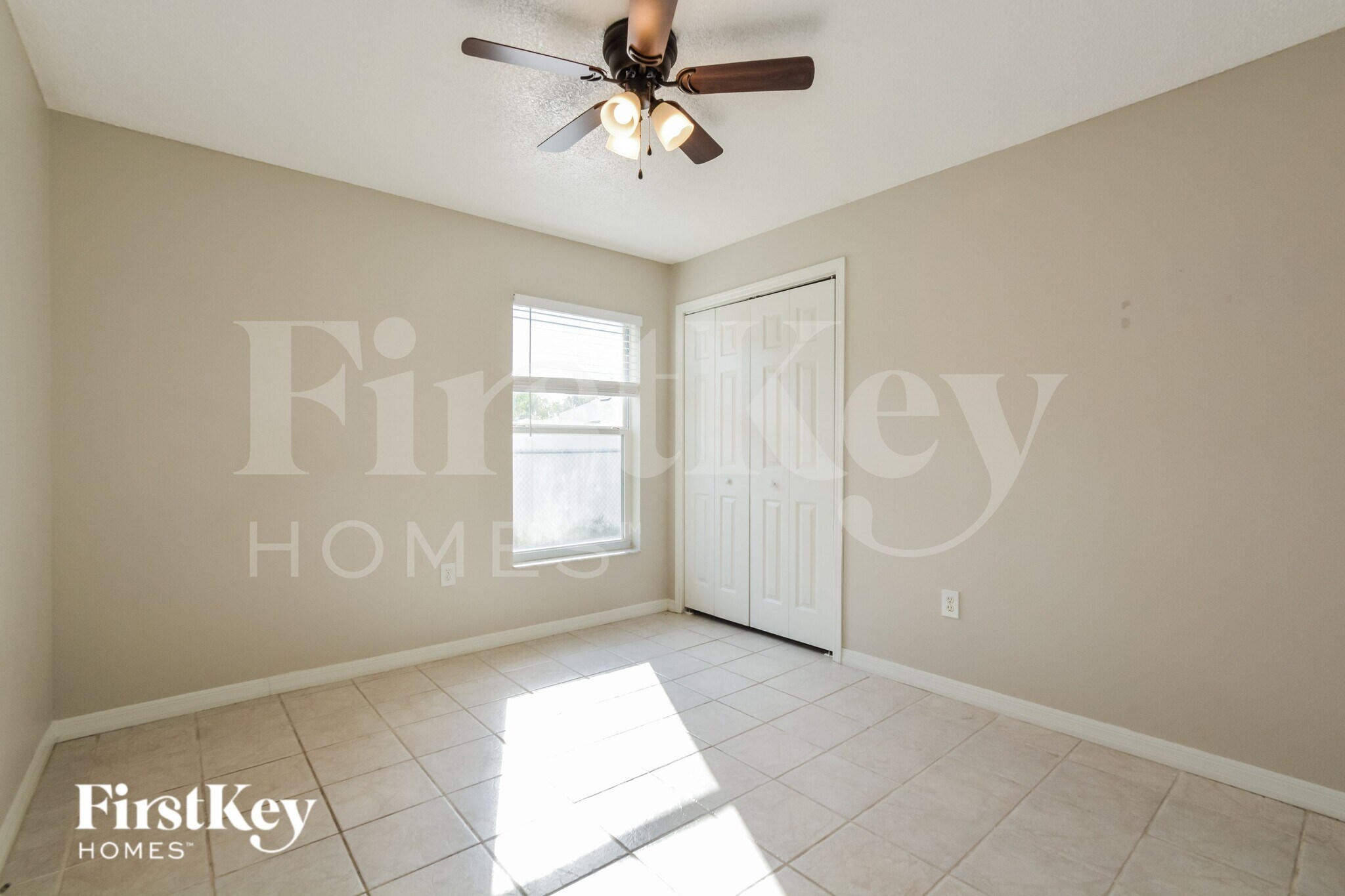 Building Photo - 521 Finch Ln
