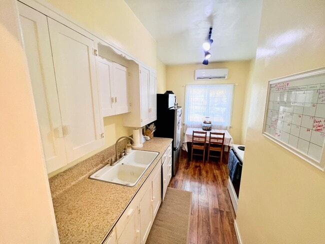 Building Photo - 184 N 200 E