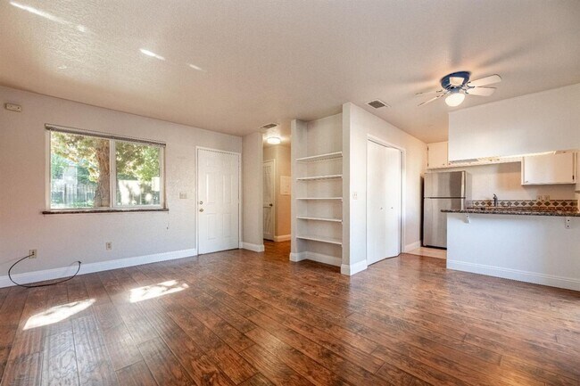 Building Photo - Move-In Ready 1-Bedroom Condo Cobblestone Glen SEE VIDEO