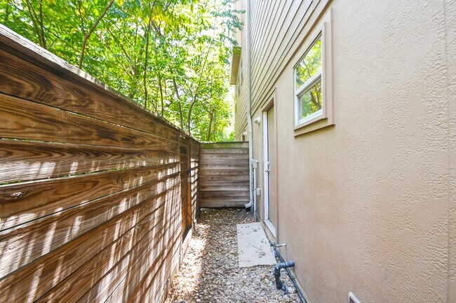 Building Photo - 3507 Mosley Ct