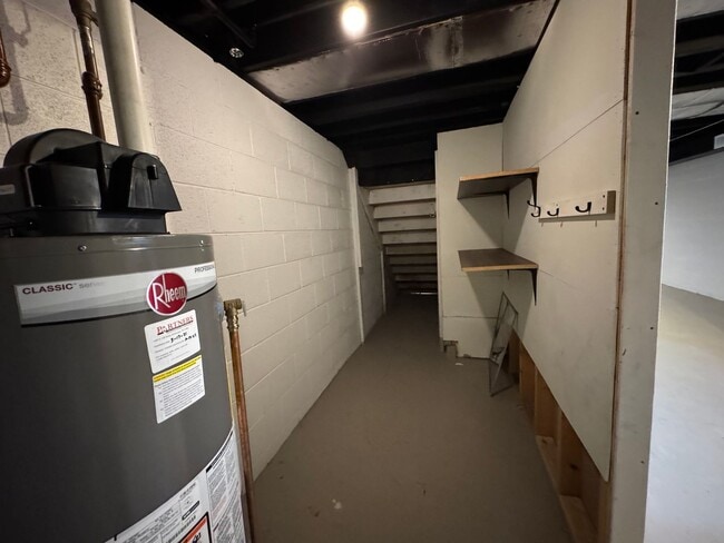 Building Photo - Your new Townhouse Awaits! 3 Bed / 1.5 Bat...