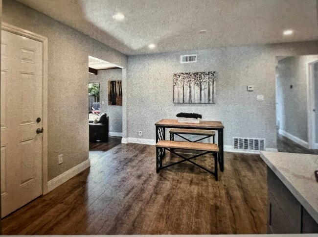 Building Photo - 39649 Royal Palm Dr