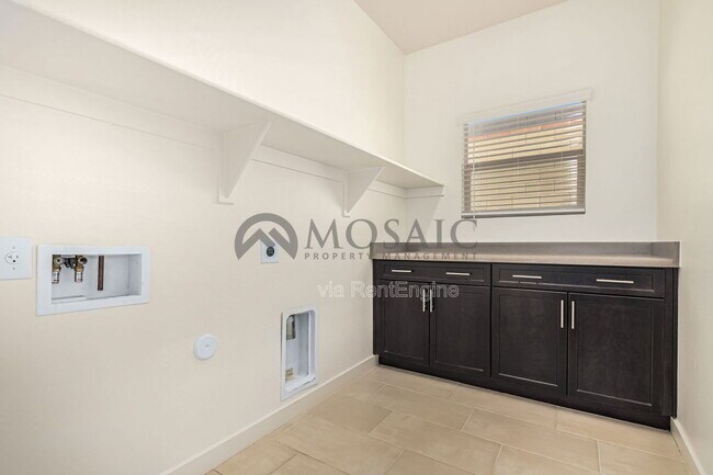 Building Photo - 42281 W Ramirez Dr