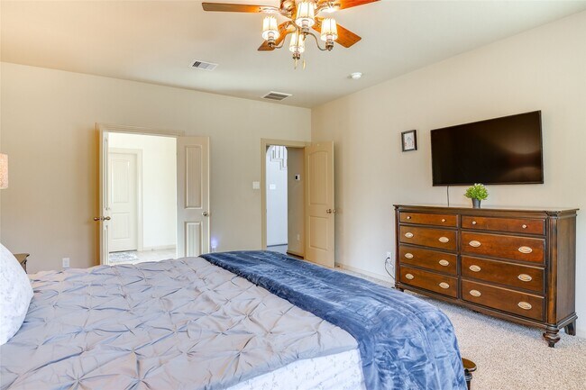 Building Photo - 8470 Coral Cove Pass Ln