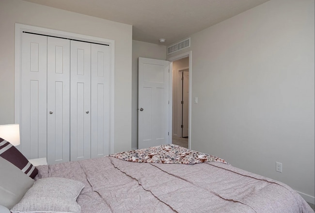 Building Photo - 11704 S 125th St