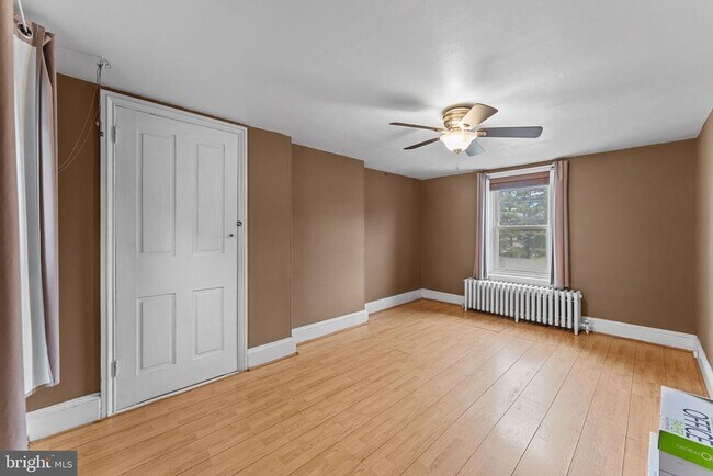 Building Photo - 158 W Butler Ave
