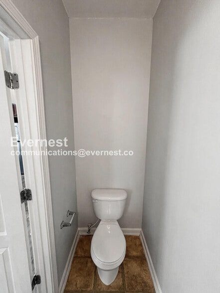 Building Photo - 8637 Thomas Rd