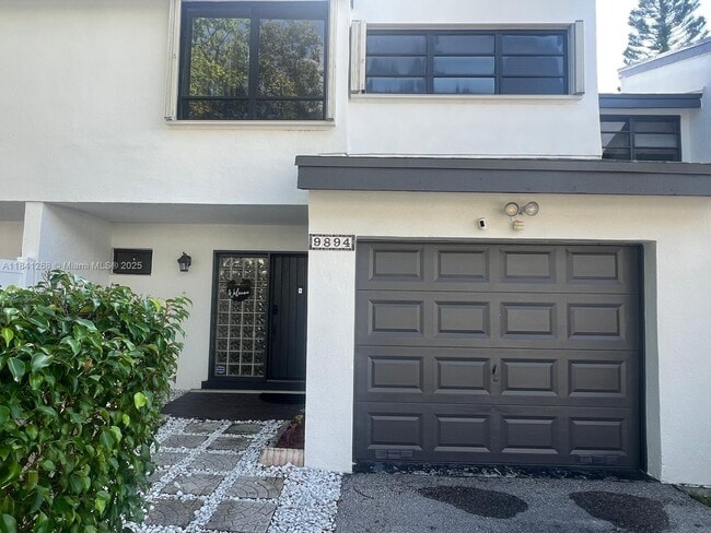 Primary Photo - 9894 Fairway Cove Ln