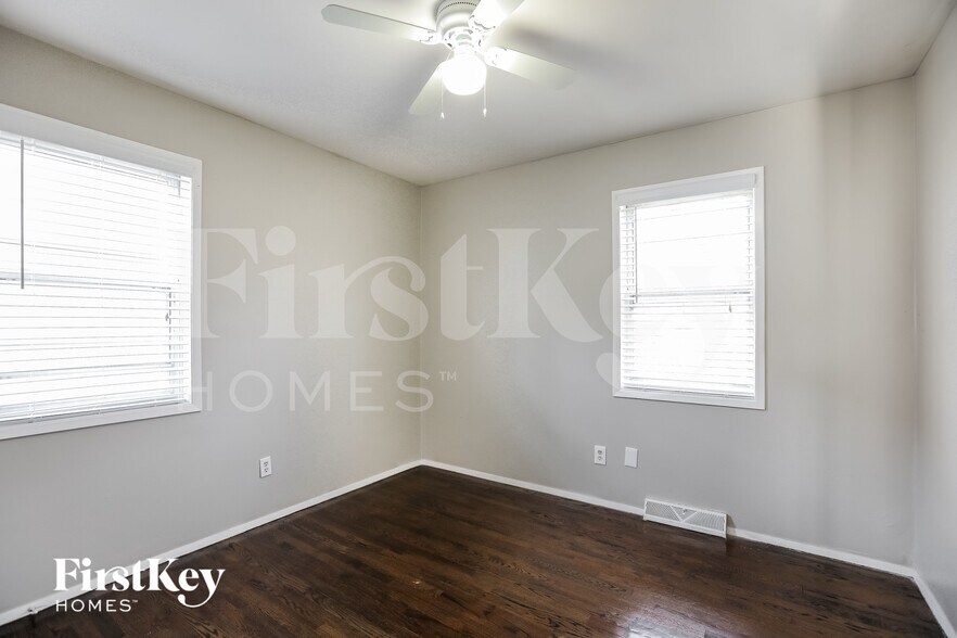 Building Photo - 5128 N Palmer Ave