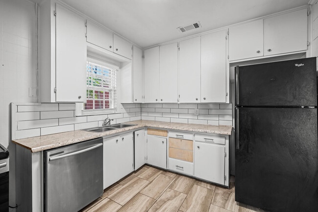 Building Photo - 2213 27th St