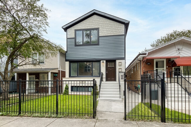 Building Photo - 1638 N Hamlin Ave
