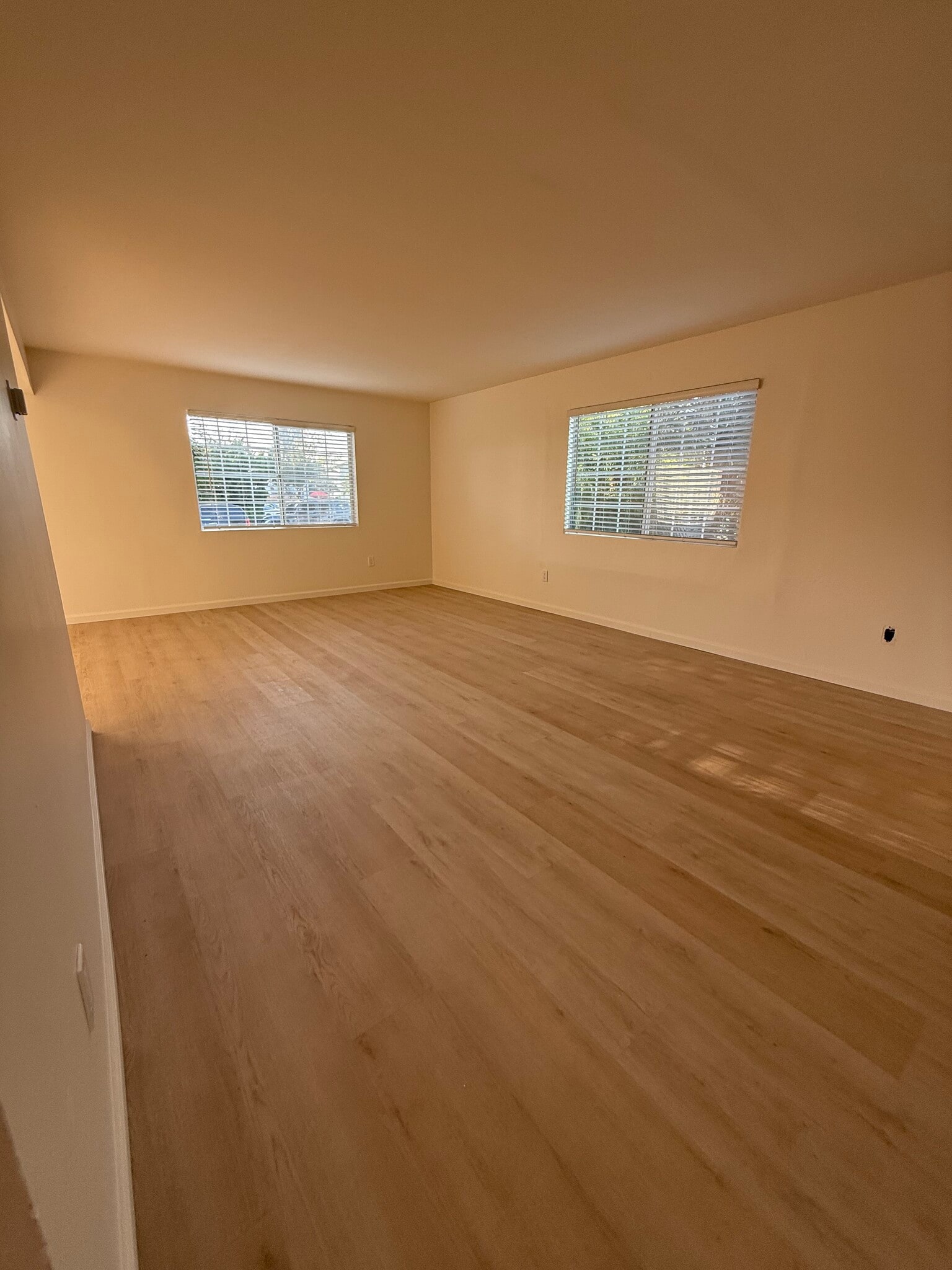 Building Photo - 2860 La Salle Ave