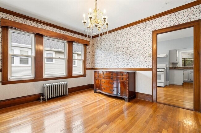 Building Photo - 19-21-21 Augustus Ave