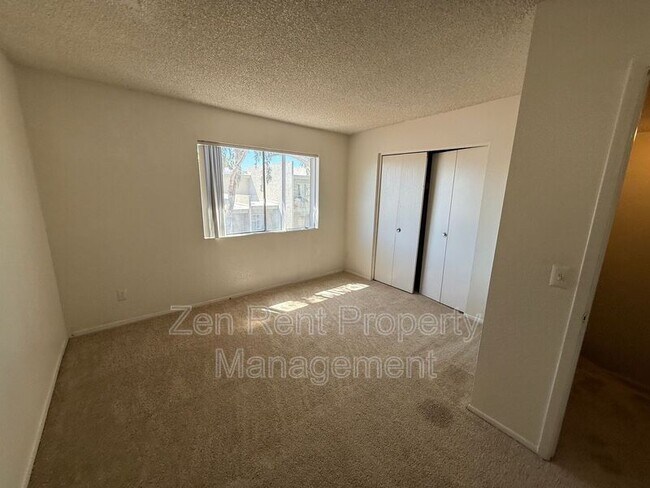 Building Photo - 2843 E Marconi Ave