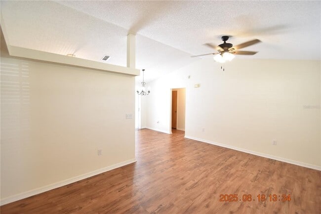 Building Photo - 38927 Carr Dr