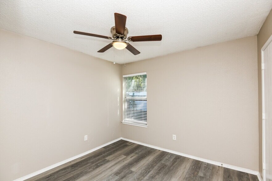 Building Photo - 10509 Shadywood Dr