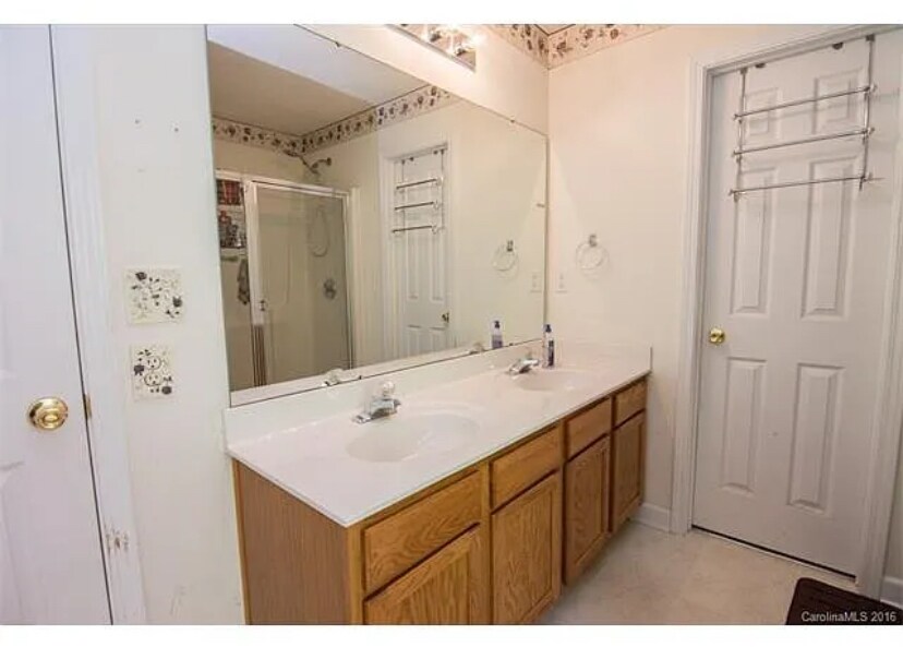 Building Photo - 9714 Castle Terrace Ct